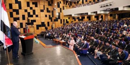 عميد
      كلية
      إدارة
      الأعمال
      بجامعة
      النهضة
      يهنئ
      الخريجين
      ويؤكد:
      نواصل
      إعداد
      كوادر
      قادرة
      على
      قيادة
      المستقبل