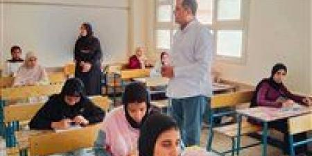 بالبلدي : ضبط
      120
      سماعة
      تستخدم
      في
      الغش
      بلجان
      امتحانات
      الثانوية
      العامة
      في
      قنا
