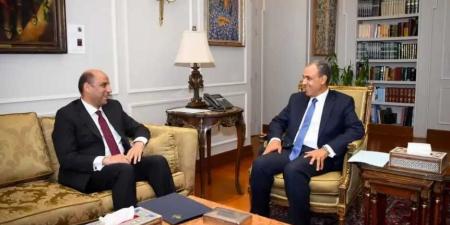 وزيرا
      الخارجية
      والعمل
      يبحثان
      تعزيز
      التعاون
      في
      ملف
      العمالة
      المصرية
      بالخارج