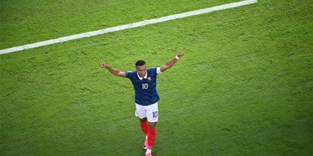 بالبلدي : مبابي
يحذر
من
قاهر
ألمانيا:
باراجواي
فريق
لا
يستهان
به..
وأعرف
دوري
في
كأس
العالم
