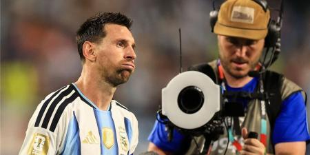 بالبلدي : ميسي
ينتقد
أداء
الأرجنتين
بعد
التأهل
الصعب
لمواجهة
مصر:
لا
أحد
يمنحك
شيئًا
مجانيًا