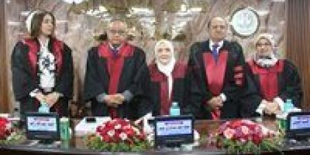 بالبلدي: «العلم
لا
يتقاعد»..
آمال
إسماعيل
تحقق
حلم
الدكتوراه
بعمر
83
عاما
من
جامعة
المنصورة
