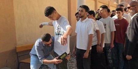بالبلدي: اللغة
الأجنبية
الأولى..
لجان
الثانوية
العامة
تستقبل
الطلاب
وسط
تدابير
أمنية
صارمة