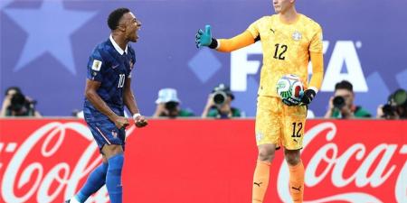 بالبلدي : فيديو
|
مبابي
يستفز
حارس
باراجواي
بعد
تأهل
فرنسا
لربع
نهائي
كأس
العالم