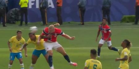 بالبلدي : هالاند
يسجل
ثنائية
ويقود
النرويج
نحو
إقصاء
البرازيل
من
كأس
العالم