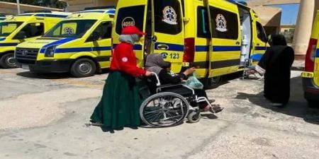 معبر
رفح
البري
يستقبل
دفعة
جديدة
من
العائدين
الفلسطينيين