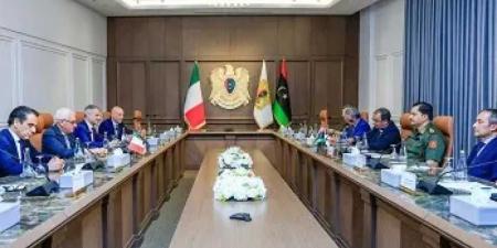 الجيش
الليبي
يبحث
مع
وفد
إيطالي
سبل
مكافحة
الإرهاب
والحد
من
الهجرة
غير
الشرعية