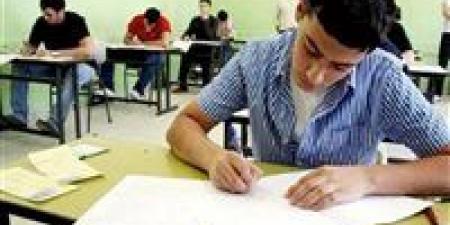 بالبلدي : هل
ينخفض
الحد
الأدنى
للقبول
بالثانوى
العام
فى
الجيزة؟..
المحافظ
يجيب