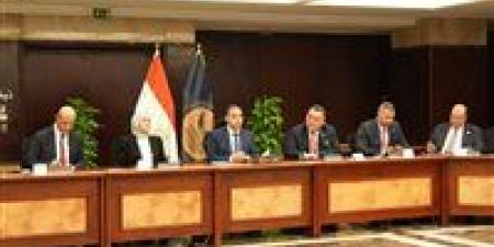 بالبلدي: رئيس
الرقابة
المالية
يبحث
مع
رئيسي
الضرائب
والبورصة
تعزيز
كفاءة
سوق
رأس
المال