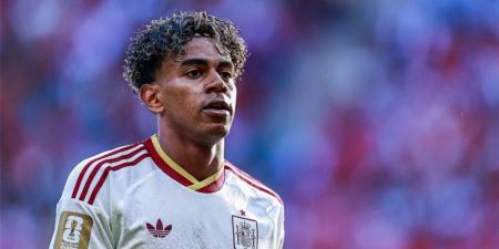 بالبلدي : يامال:
      لست
      محبوبًا
      مثل
      بيدري..
      أشبه
      كريستيانو
      رونالدو
      وهددت
      كوكوريلا
      بسبب
      ريال
      مدريد