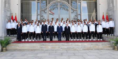 بالبلدي : اتحاد
      الكرة
      يقدم
      وعدًا
      إلى
      الرئيس
      السيسي
      بعد
      تكريم
      بعثة
      منتخب
      مصر