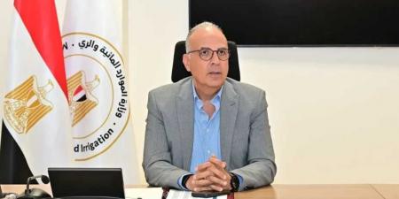 وزير
الري
يتابع
تطوير
الخزانات
والقناطر
الكبري
