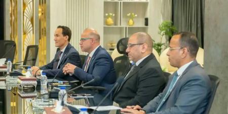 وزيرا
”الإنتاج
الحربي”
و”الاستثمار”
يبحثان
سبل
تعزيز
التعاون
المشترك
لدفع
عجلة
التنمية
