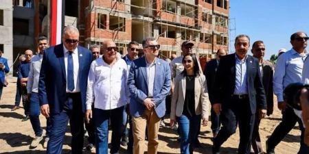 وزير
التخطيط
ومحافظ
البحيرة
يتفقدان
مشروع
إنشاء
المدرسة
المصرية
اليابانية
بمدينة
دمنهور«»