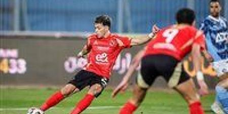 بالبلدي: الحديدي:
      إمام
      عاشور
      «عشمان»
      يروح
      تركيا
      مع
      محمد
      صلاح..
      والأهلي
      على
      كف
      عفريت