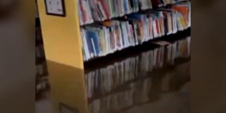 belbalady أضرار جسيمة جراء الفيضانات.. كاميرا توثق لقطات لما حدث لمكتبة عامة في أمريكا