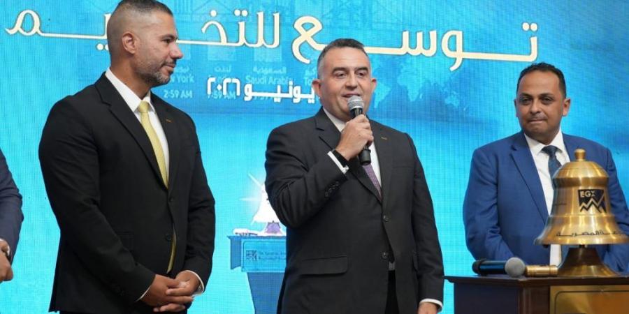 بالبلدي : احتفالًا
      بالانتقال
      إلى
      السوق
      الرئيسي..
      عمر
      رضوان
      يشارك
      في
      فعالية
      “قرع
      الجرس”
      لشركة
      توسع
      للتخصيم