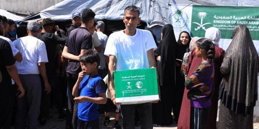 بالبلدي : مركز
      الملك
      سلمان
      يواصل
      توزيع
      الوجبات
      والسلال
      الغذائية:
      أهالي
      قطاع
      غزة
      يثمّنون
      جهود
      المملكة
      في
      دعم
      الأمن
      الغذائي
       