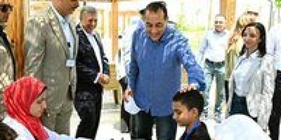 بالبلدي : «انتوا
      في
      سنة
      كام؟»..
      رئيس
      الوزراء
      يختبر
      الطلاب
      بورشة
      "اليوسي
      ماس" 
