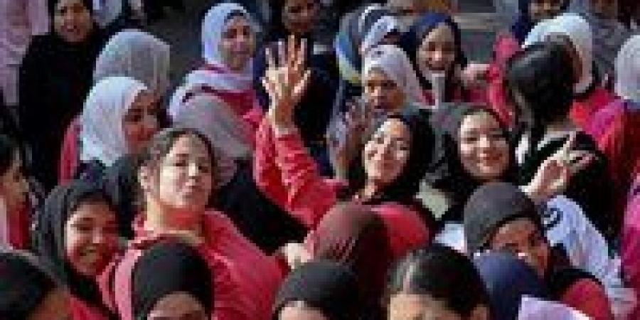 بالبلدي : رسميًا
      بـ
      73%..
      ظهرت
      الآن
      نتيجة
      الشهادة
      الإعدادية
      2026
      بمحافظة
      القاهرة