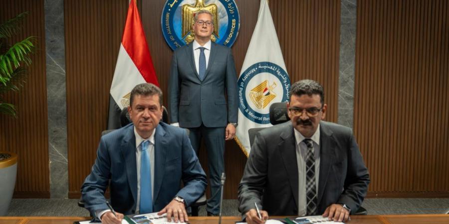 بالبلدي : وزير
      البترول
      يشهد
      توقيع
      مذكرة
      تفاهم
      لدراسة
      تنفيذ
      مشروع
      تعديني
      صناعي
      متكامل
      لتعظيم
      القيمة
      المضافة
      لفوسفات
      أبو
      طرطور