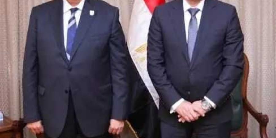 وزير
      العمل
      ورئيس
      جامعة
      القاهرة
      يبحثان
      التعاون
      في
      التدريب
      المهني
      وتأهيل
      الطلاب
      والخريجين
      لسوق
      العمل