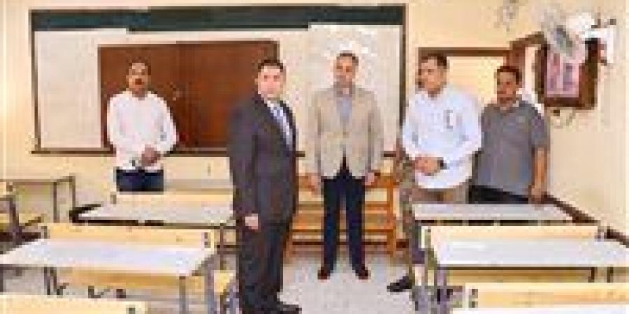 بالبلدي: محافظ
      دمياط
      يتابع
      استعدادات
      لجان
      الثانوية
      العامة
      ويوجه
      بتأمينها