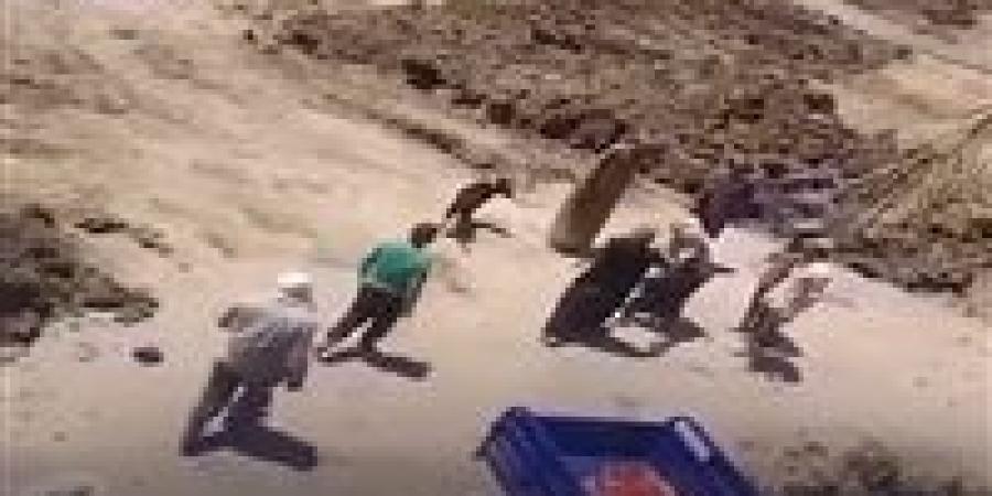 بالبلدي: الداخلية
      تكشف
      تفاصيل
      الفيديو
      المنتشر
      بشأن
      اقتحام
      منزل
      وتحطيم
      ماكينة
      رى
      بالشرقية