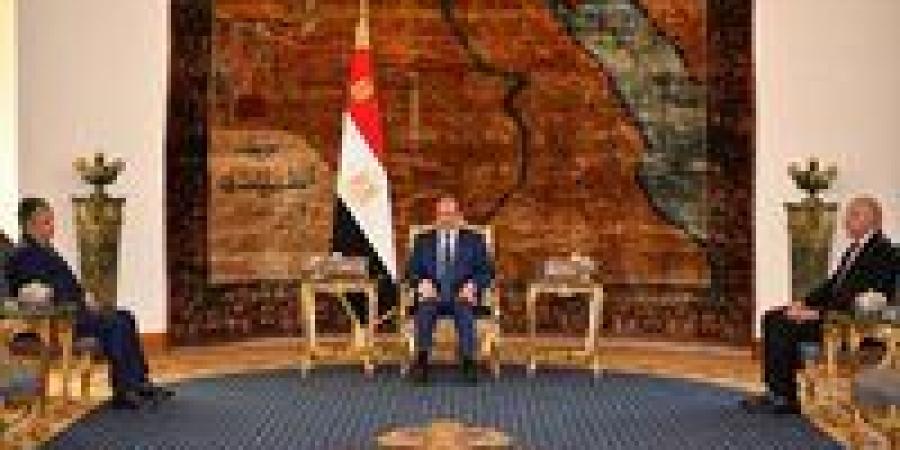 بالبلدي: الرئيس
      السيسي
      يؤكد
      دعم
      مصر
      الكامل
      لترشح
      نبيل
      فهمي
      أمينا
      عاما
      لجامعة
      الدول
      العربية