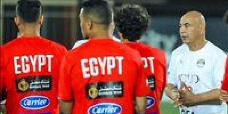 بالبلدي: حسام
      حسن
      يعرض
      أمجاد
      الفراعنة
      على
      اللاعبين
      قبل
      مباراة
      نيوزيلندا