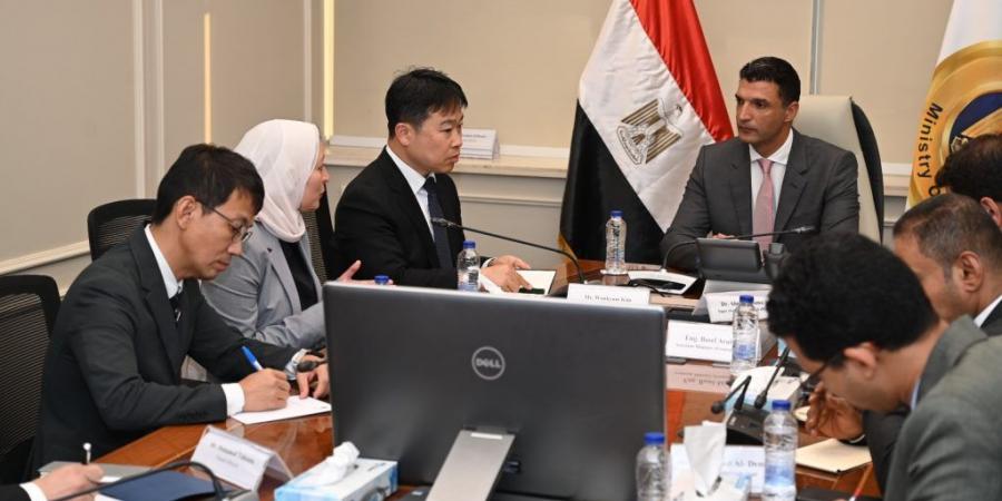 بالبلدي : وزير
      الصناعة
      يبحث
      مع
      مسؤولي
      شركة
      سامسونج
      إلكترونيكس
      مشروعاتها
      الحالية
      وخططها
      التوسعية
      في
      المستقبل 