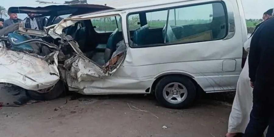 إصابة
      9
      أشخاص
      إثر
      تصادم
      سيارتين
      في
      البحيرة