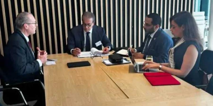وزير
      الصحة
      يبحث
      مع
      المدير
      الإقليمي
      لمنظمة
      الصحة
      العالمية
      تعزيز
      التعاون
