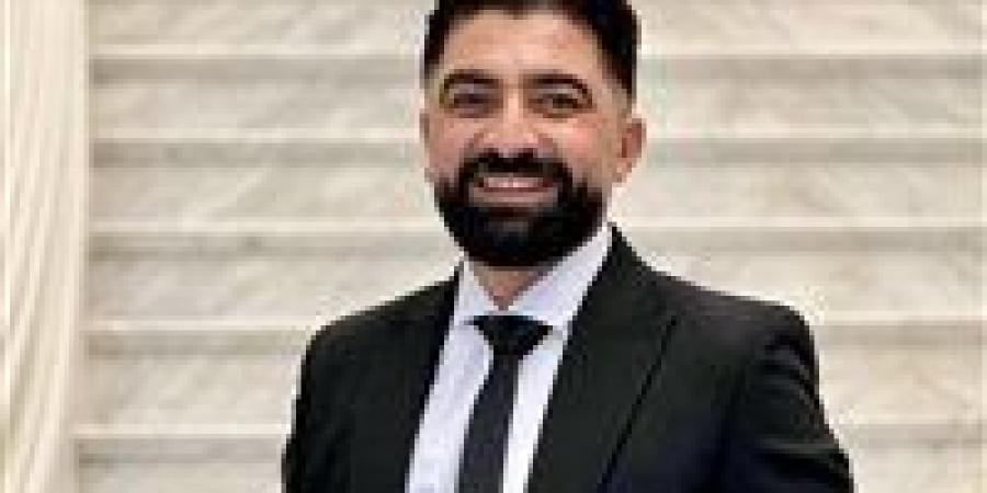 بالبلدي: بعد
      رفض
      أشرف
      زكي
      اعتذاره..
      التفاصيل
      الكاملة
      لأزمة
      فادي
      خفاجة
      مع
      نقابة
      المهن
      التمثيلية