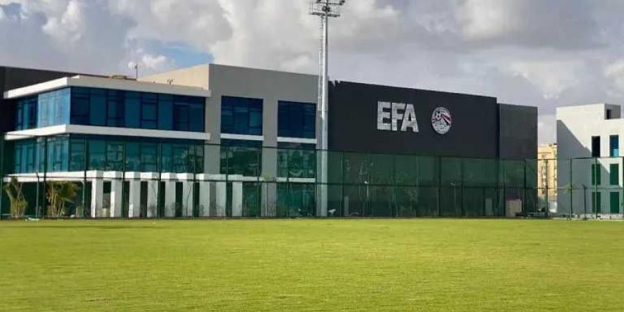 اتحاد
      الكرة
      يعلن
      موافقة
      «كاف»
      على
      إقامة
      دبلومات
      التدريب
      في
      القاهرة
      والشرقية