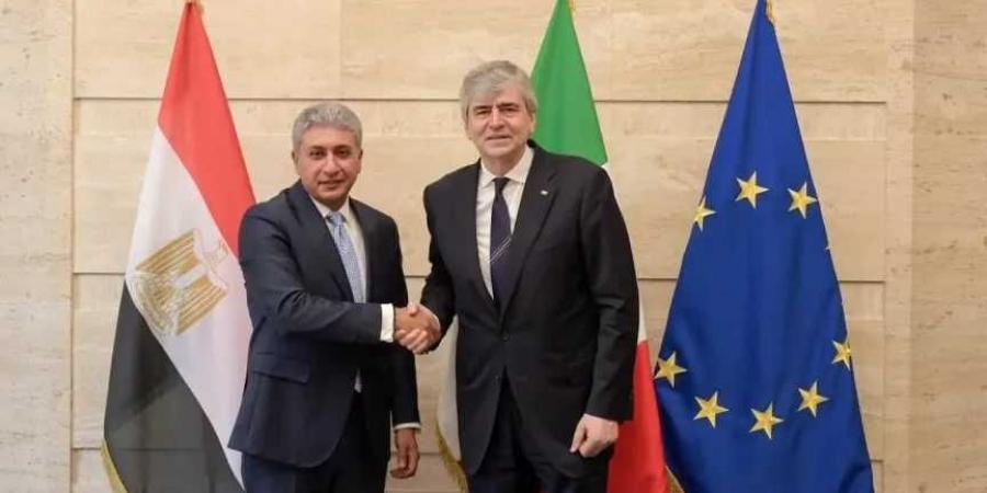 وزير
      السياحة
      والآثار
      يلتقي
      نظيره
      الإيطالي
      لبحث
      تعزيز
      التعاون
      المشترك