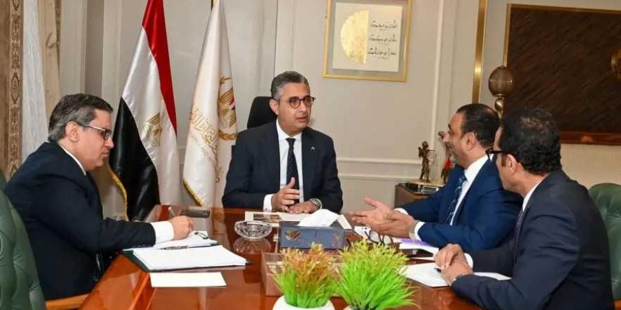 وزير
      التموين
      يبحث
      مع
      رئيس
      غرفة
      صناعة
      الحبوب
      تطوير
      منظومة
      المطاحن