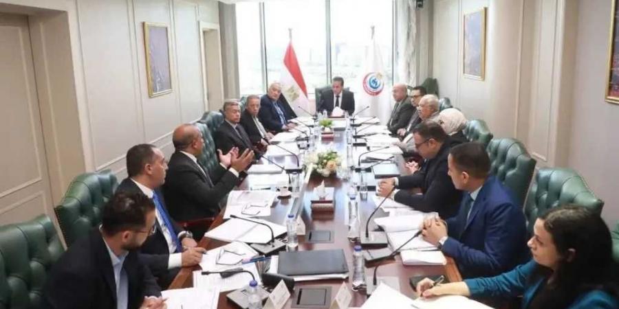 وزير
      الصحة
      يترأس
      اجتماع
      مجلس
      إدارة
      صندوق
      التعويض
      عن
      مخاطر
      المهن
      الطبية