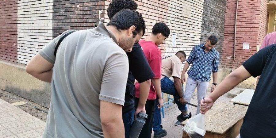 بالبلدي: طلاب
      الثانوية
      العامة
      يتوافدون
      على
      لجان
      اللغة
      العربية
      وسط
      إجراءات
      تفتيش
      صارمة