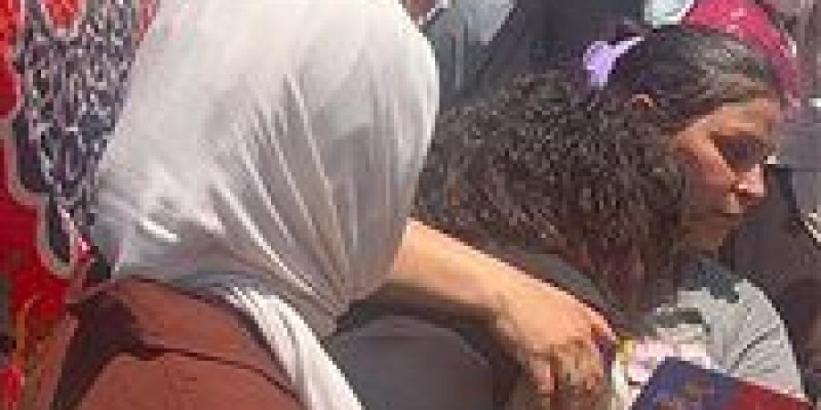 بالبلدي: أمهات
      مصر:
      امتحان
      العربى
      يحتاج
      وقت
      أطول..
      النحو
      والنصوص
      فوق
      مستوى
      الطالب
      المتوسط