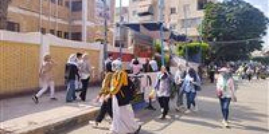 بالبلدي : توافد
      طلاب
      الثانوية
      العامة
      2026
      على
      اللجان
      لأداء
      امتحان
      اللغة
      العربية