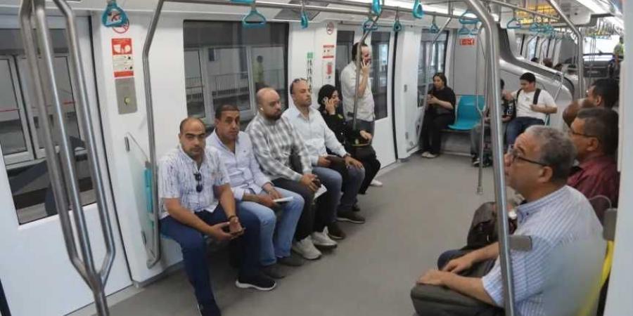 إقبال
      كبير
      على
      مونوريل
      شرق
      النيل
      بعد
      التشغيل
      الكامل..
      يربط
      استاد
      القاهرة
      بالعاصمة
      الإدارية
      عبر
      22
      محطة