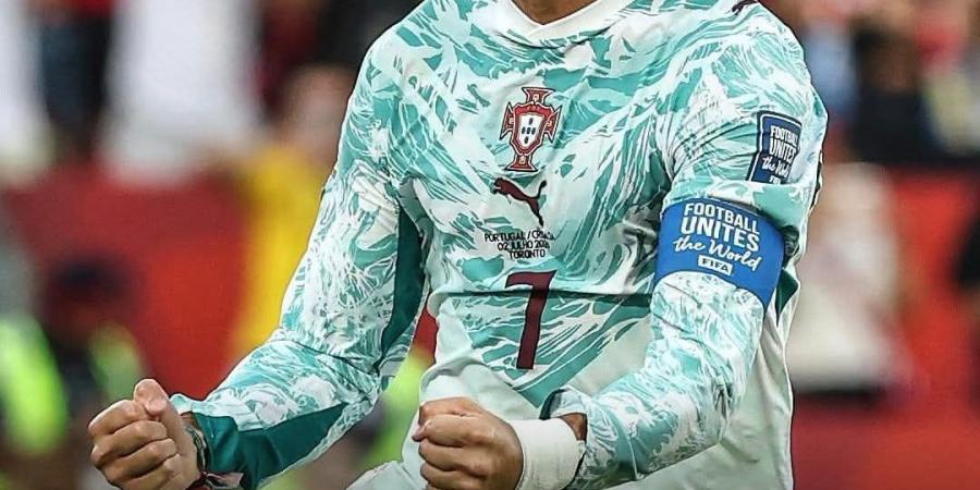 بالبلدي: المونديال..
      البرتغال
      تصعد
      لمواجهة
      إسبانيا
      وسويسرا
      تنتظر
      المتأهل
      من
      كولومبيا
      وغانا