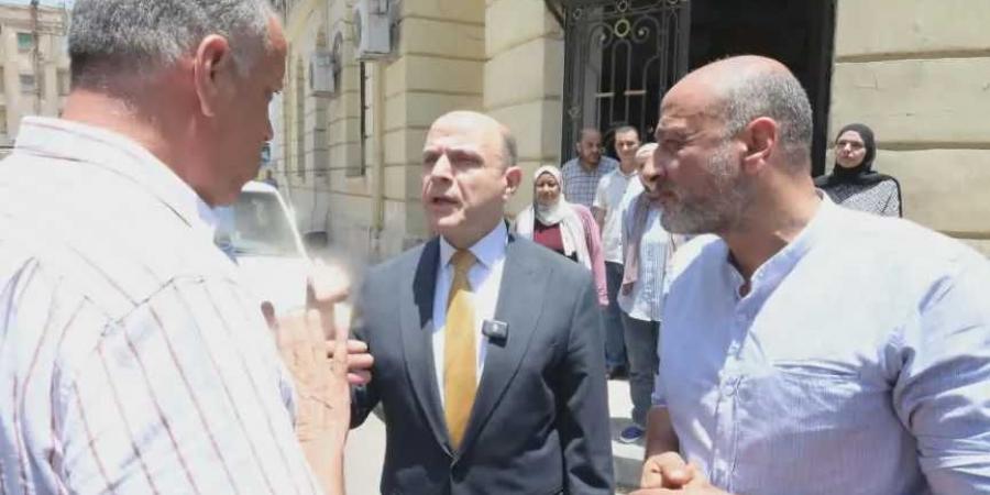 محافظ
      الغربية
      خلال
      جولة
      بشوارع
      طنطا:
      لا
      تهاون
      مع
      التقصير
      بملفي
      النظافة
      والخدمات