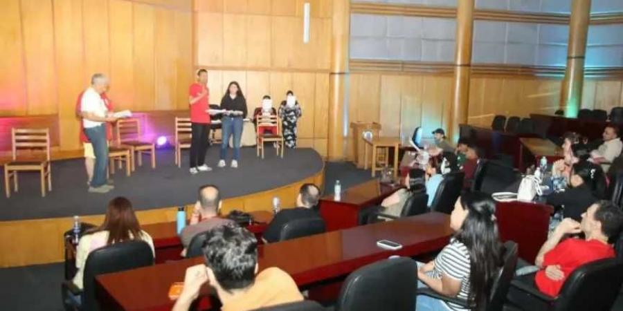 تفاعل
      جماهيري
      مع
      القراءة
      المسرحية
      فريق
      الكابتن
      يحيى
      الناشد
      ضمن
      المهرجان
      القومي
      للمسرح