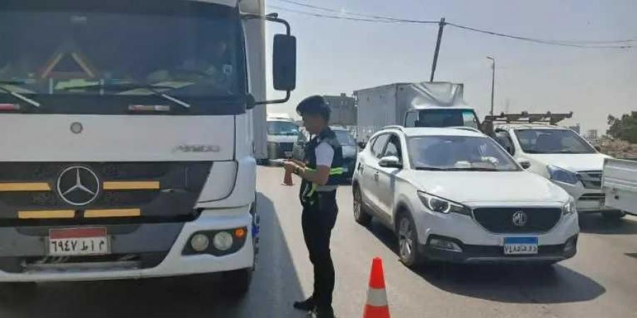 المرور
      تضبط
      أكثر
      من
      1400
      مخالفة
      خلال
      24
      ساعة
      وتكثف
      حملاتها
      على
      الطرق
      والمحاور