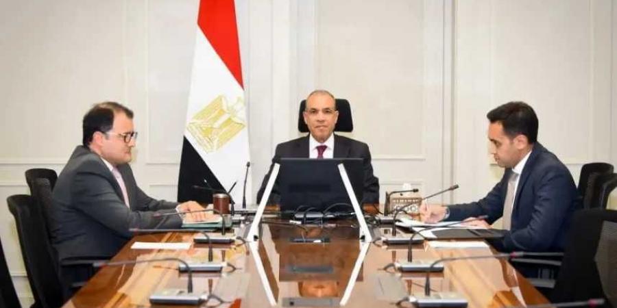 وزير
      الخارجية
      يبحث
      مع
      وزير
      خارجية
      سيشل
      سبل
      تعزيز
      العلاقات
      الثنائية
      والقضايا
      الإقليمية
