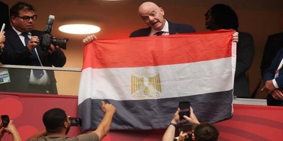 بالبلدي: في
      مشهد
      لافت..
      جياني
      إنفانتينو
      يفاجئ
      الجماهير
      برفع
      العلم
      المصري
      خلال
      مباراة
      سويسرا
      وكولومبيا