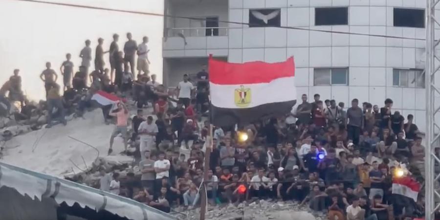 بالبلدي: من بين المباني المدمرة.. فلسطينيون يهتفون لمصر أثناء المواجهة مع الأرجنتين