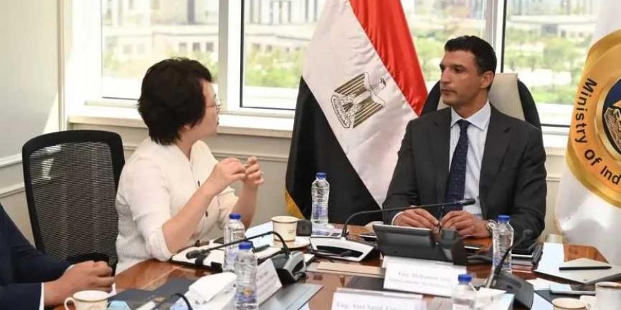 وزير
      الصناعة
      يبحث
      مع
      جيانغسو
      تشانغهونغ
      الصينية
      خطتهم
      لإقامة
      مجمع
      صناعي
      لتقديم
      حلول
      متكاملة
      لصناعة
      السيارات